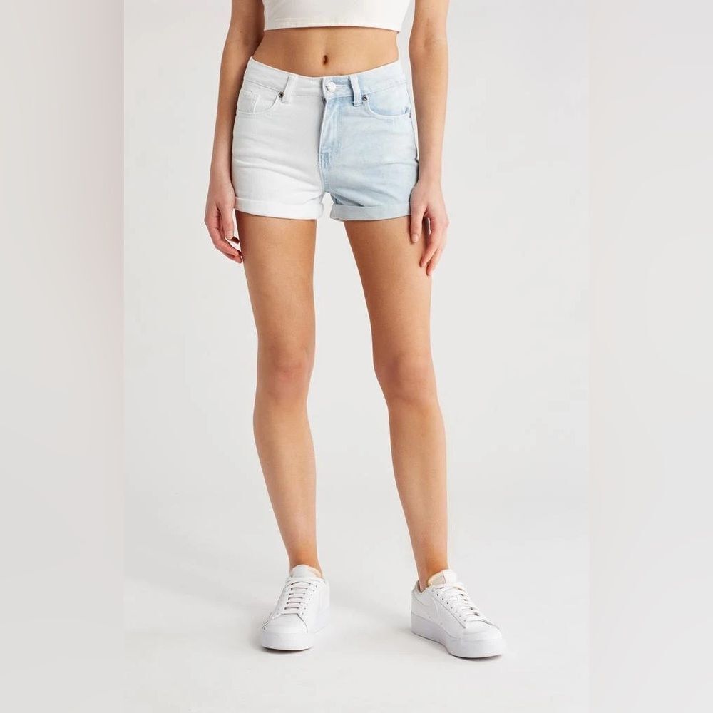 Flying Angel two toned denim shorts size 27/5 NWT.